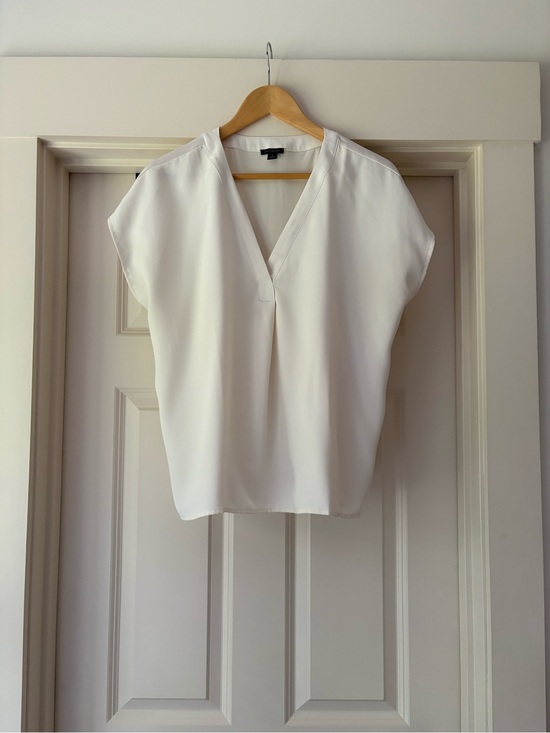 Ann Taylor Tops - Ann Taylor White V-Neck Short Sleeve Blouse